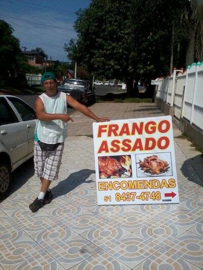 A publicidade apresenta informações sobre o Kioske Do Frango