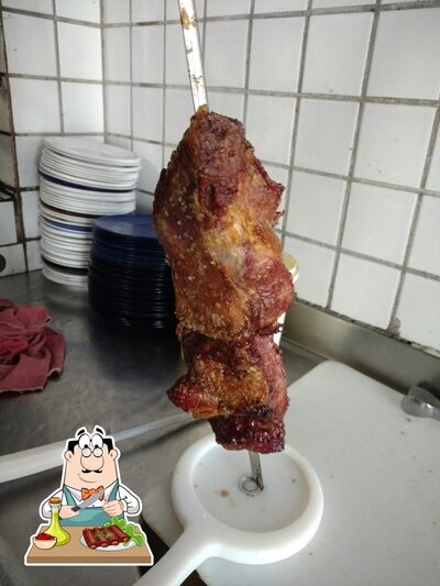 Pratos de carne são oferecidos no Churrascaria Saborear
