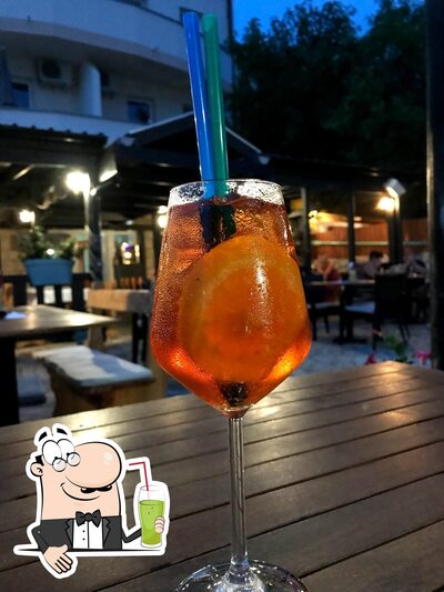 Goditi un drink al ristorante Konoba Barpagos