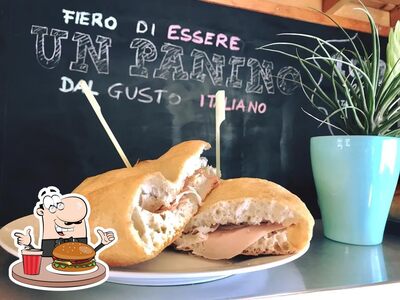Concediti un bell'hamburger al pub & bar Giu.Co's BAR - Tabacchi Polla