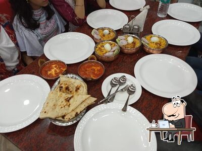 Check out how DINNER CLUB looks inside