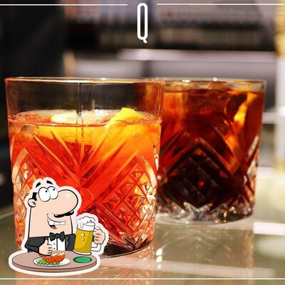 Puoi ordinare un rinfrescante bicchiere di birra chiara o scura