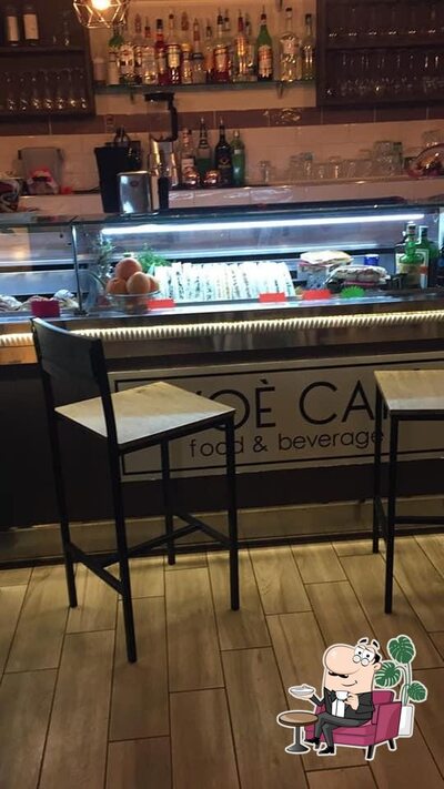 Gli interni di Evoè Cafè