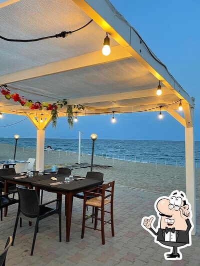 Siediti a un tavolo di Assàja Pizza & Burger