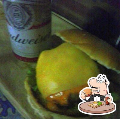 Deguste um dos hambúrgueres oferecidos no Miles Burger