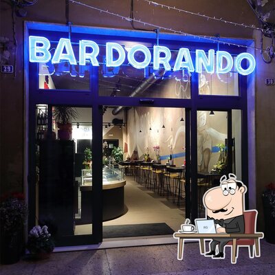 Gli interni di Dorando caffè e cucina