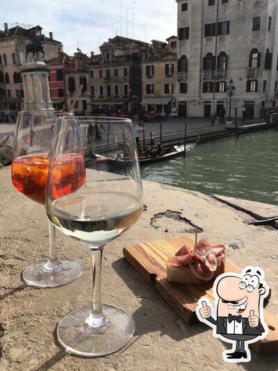 Puoi goderti un drink dal menu