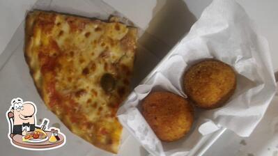 A Piccolo ristoro, puoi provare una bella pizza