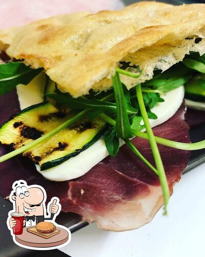 Meffe’s Cafe’ serve un'ampia varietà di opzioni per gli amanti dell'hamburger