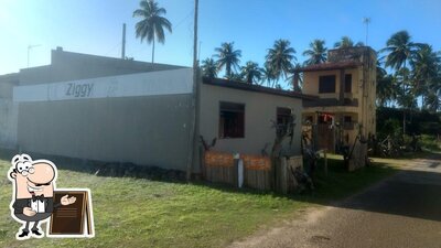Descubra a área externa do ziggy e pizzaria restaurante