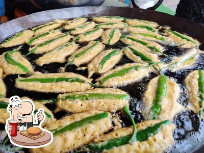 Shri Guru Kottureshwara Mirchi-Mandakki provides a number of options for burger lovers