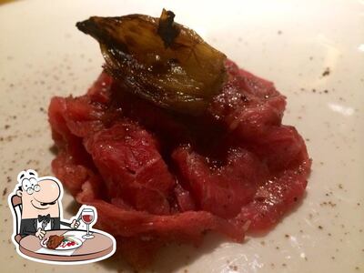 C'è un'ampia varietà di piatti per gli amanti della carne