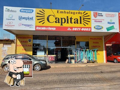 Você pode espairecer no na área externa do Embalagens Capital Gama