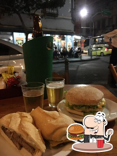Victor's Bar e Restaurante serve uma variedade de opções para os amantes dos hambúrgueres