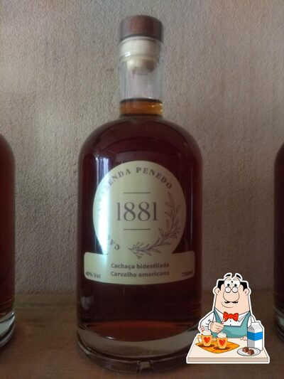 Desfrute de um drinque no Fazenda Penedo