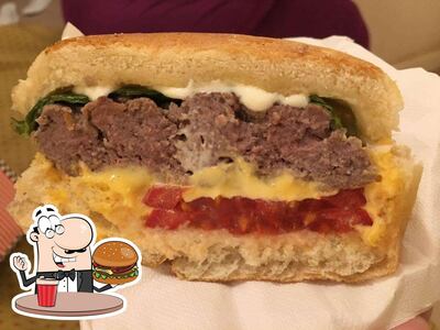Concediti un bell'hamburger alla pizzeria O Masto