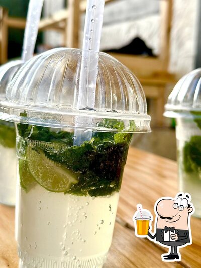 DE CHUTAY RANTAK serves a selection of beverages