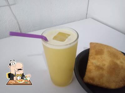 Comida em Marin Salgados e Caldo de Cana