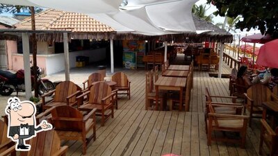 Veja imagens do interior do Samburá Restaurante e cabana Coroa vermelha