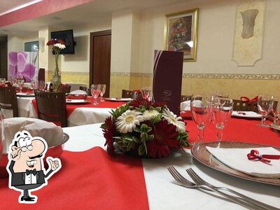 Siediti a un tavolo di Albergo Ristorante Pizzeria Belvedere