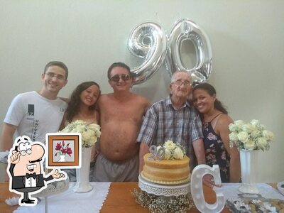 Sente em uma das mesas no Tapioca da Fransquinha