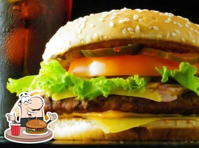 Peça um dos hambúrgueres servidos no Lanchonete e Pizzaria C Q SAB
