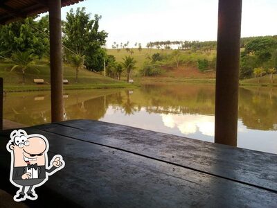 Descubra a área externa do Clube De Pesca Do Salvino