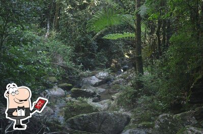 Veja a área externa do Bar Restaurante e Pesqueiro Do Lú Cachoeira Da Esmeralda Luminárias MG