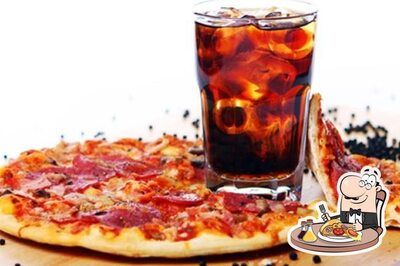 Ordina tra le svariate varianti di pizza