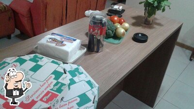 Veja imagens do interior do Pizza Rasta
