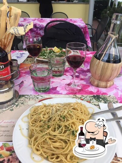 Assaggia il vino di Ristorante Pizzeria Exotic