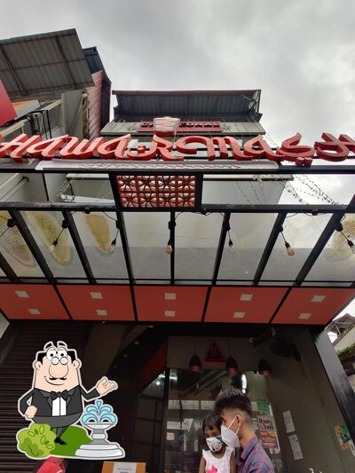 Check out how Shawarmashi looks outside