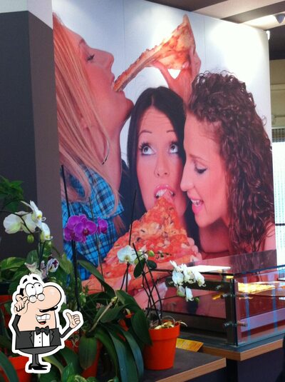 Gli interni di Pizza Time