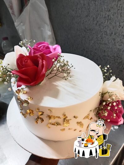 Food at Kohinoor Cake Shop