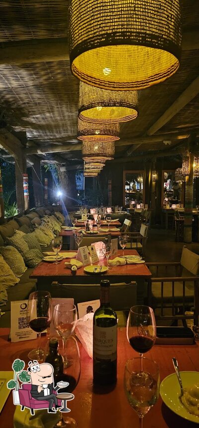 O interior do Restaurante Jacaré do Brasil