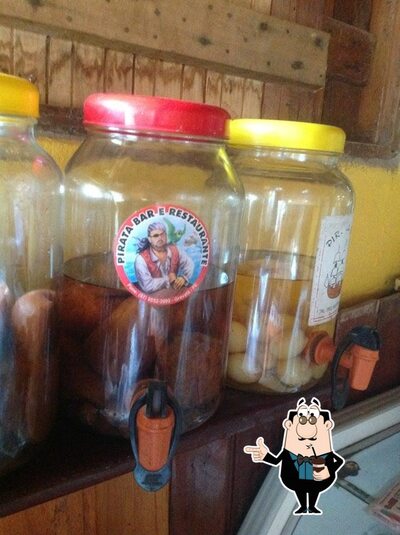Descubra diferentes bebidas disponíveis no Pirata Bar
