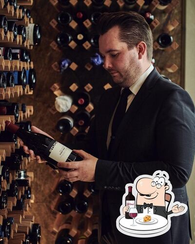 È gradevole godersi un bicchiere di vino al ristorante Memories