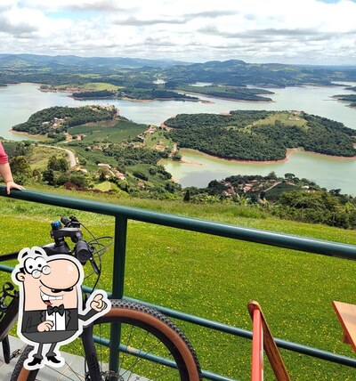Descubra o exterior do 11 Onze Café Bar