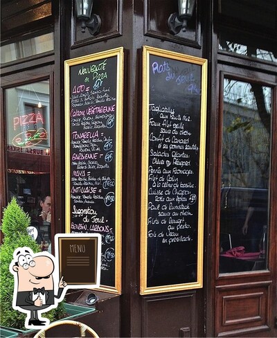 Essayez les plats du jour affichés sur le tableau
