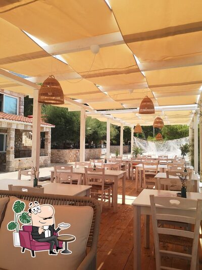 Gli interni di Restoran Spila