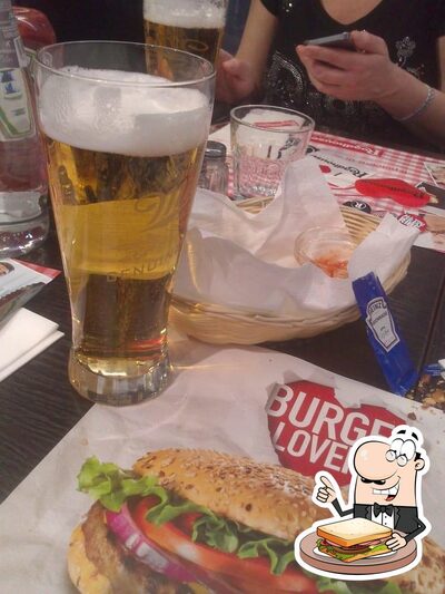 Prova a prendere uno dei panini proposti alla steakhouse Roadhouse