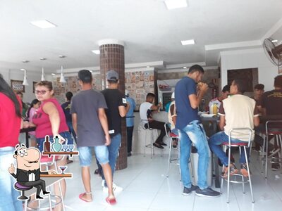 O interior do Salgateria Bom Sabor