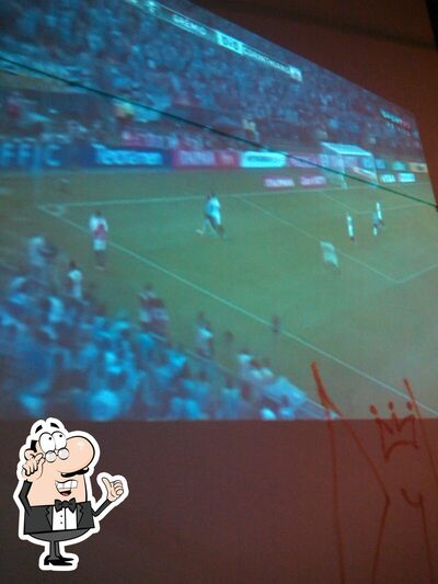 Sente em uma das mesas no BarTequim MBC