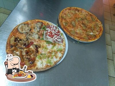 Ordina una pizza alla pizzeria Drive Food