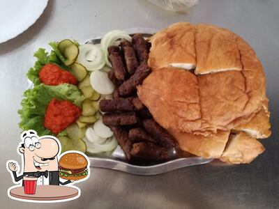 Concediti un bell'hamburger al ristorante PEČENJARNICA DAN,S. RADIĆA 37