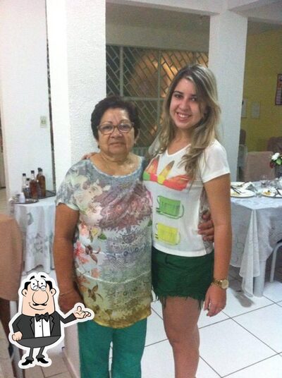 Sente em uma das mesas no Sabor da Terra