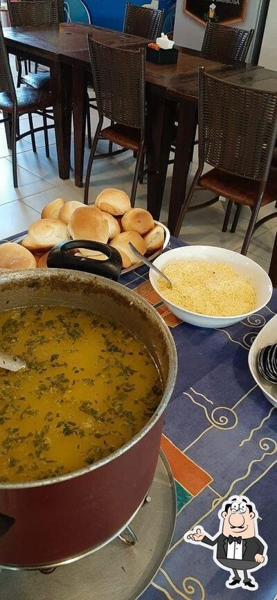 Sente em uma das mesas no Palafita's Lancheria e Restaurante