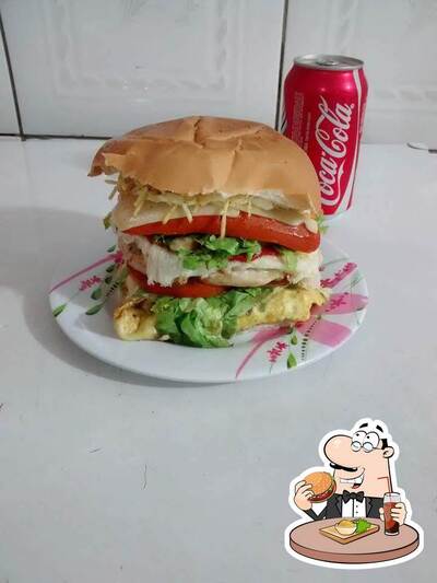 Delicie-se com um hambúrguer no Indio Lanches