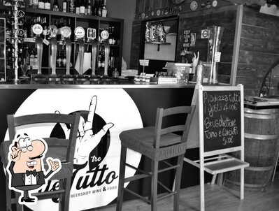 Siediti a un tavolo di Tre de Tutto