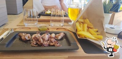 Assaggia un piatto di patatine Oliva Grill